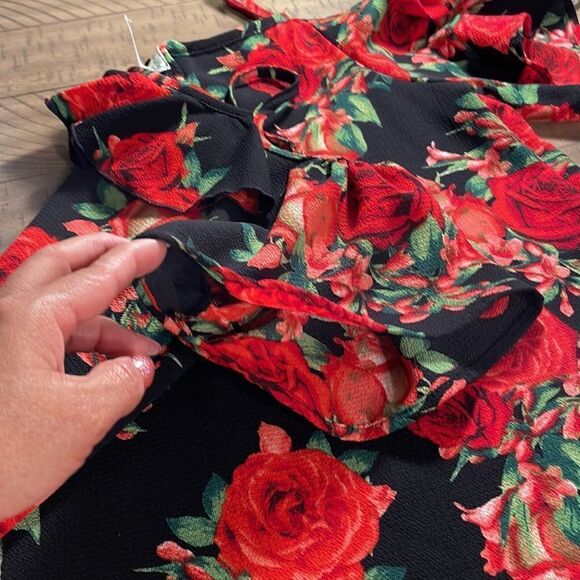 Romantic Summer Evening Rose Blouse with Sexy Off Shoulders. Pack for vacation - Picture 6 of 14